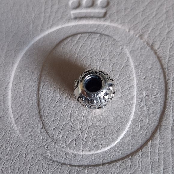 Pandora 2018 Club Charm with Diamond - Picture 4 of 11